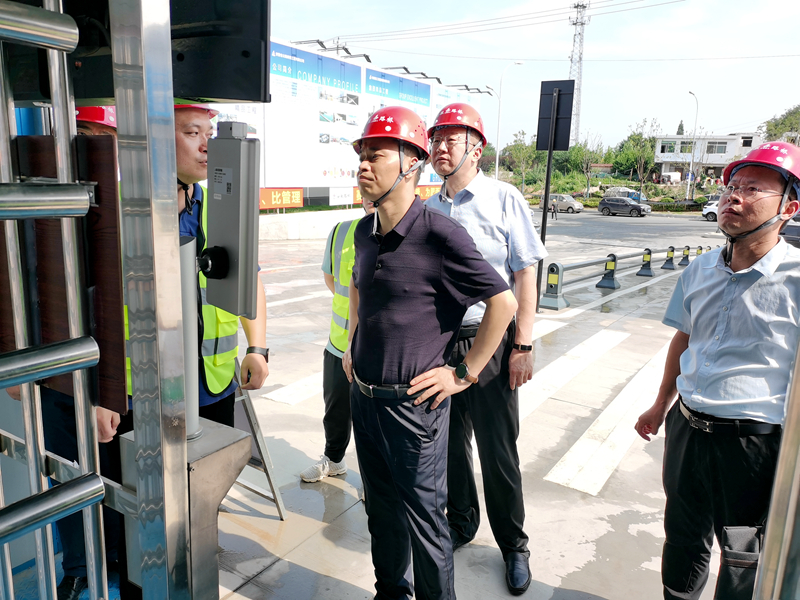 公司黨委副書記、總經理張俊一行到桃花科創(chuàng)產業(yè)園項目調研指導工作1