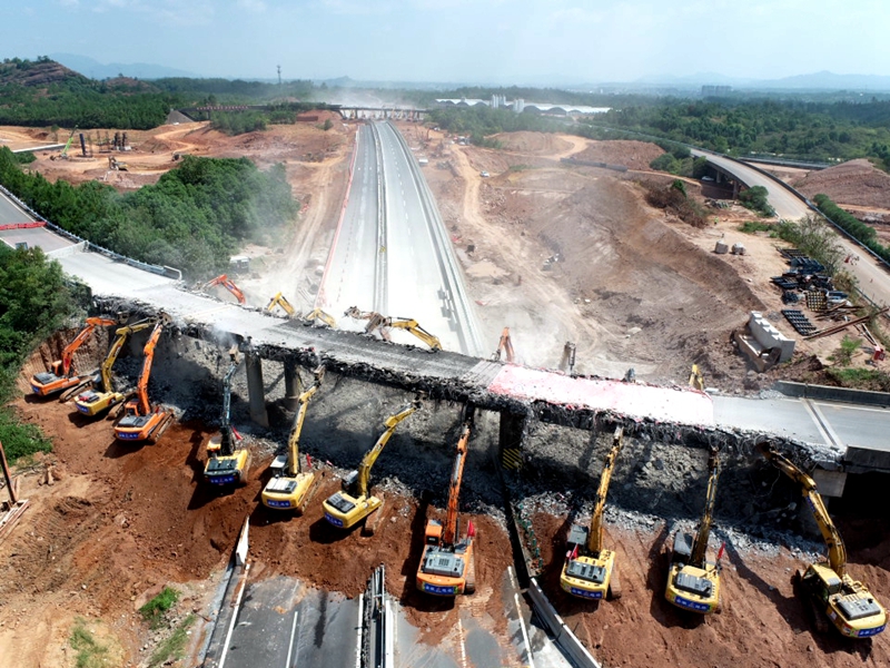 歷時17小時，上饒東樞紐互通項(xiàng)目橋梁拆除圓滿完成3