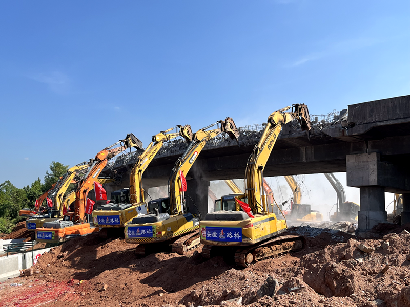 歷時17小時，上饒東樞紐互通項(xiàng)目橋梁拆除圓滿完成1