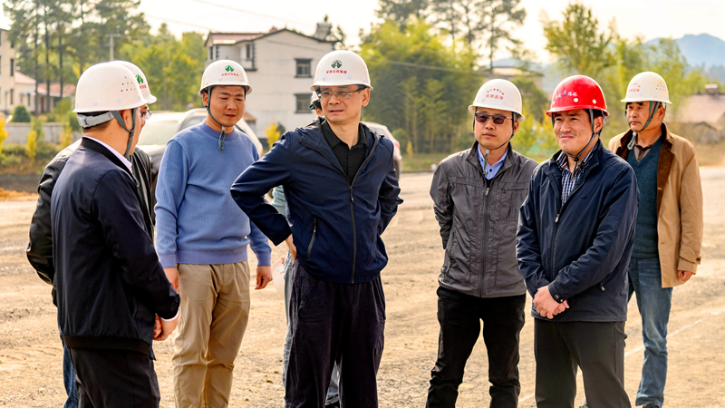 安徽交控集團(tuán)副總經(jīng)理、建設(shè)公司董事長(zhǎng)王宏祥到宣涇高速一期03標(biāo)調(diào)研指導(dǎo)工作1