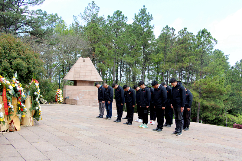 池州片區(qū)項(xiàng)目黨支部聯(lián)合開(kāi)展“清明祭英烈，奮進(jìn)向未來(lái)”主題黨日活動(dòng) (2)