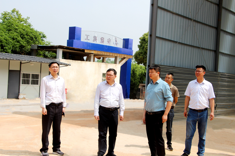 安徽省公路管理服務(wù)中心黨委委員、副主任尹平到G236項目02標(biāo)督導(dǎo)檢查